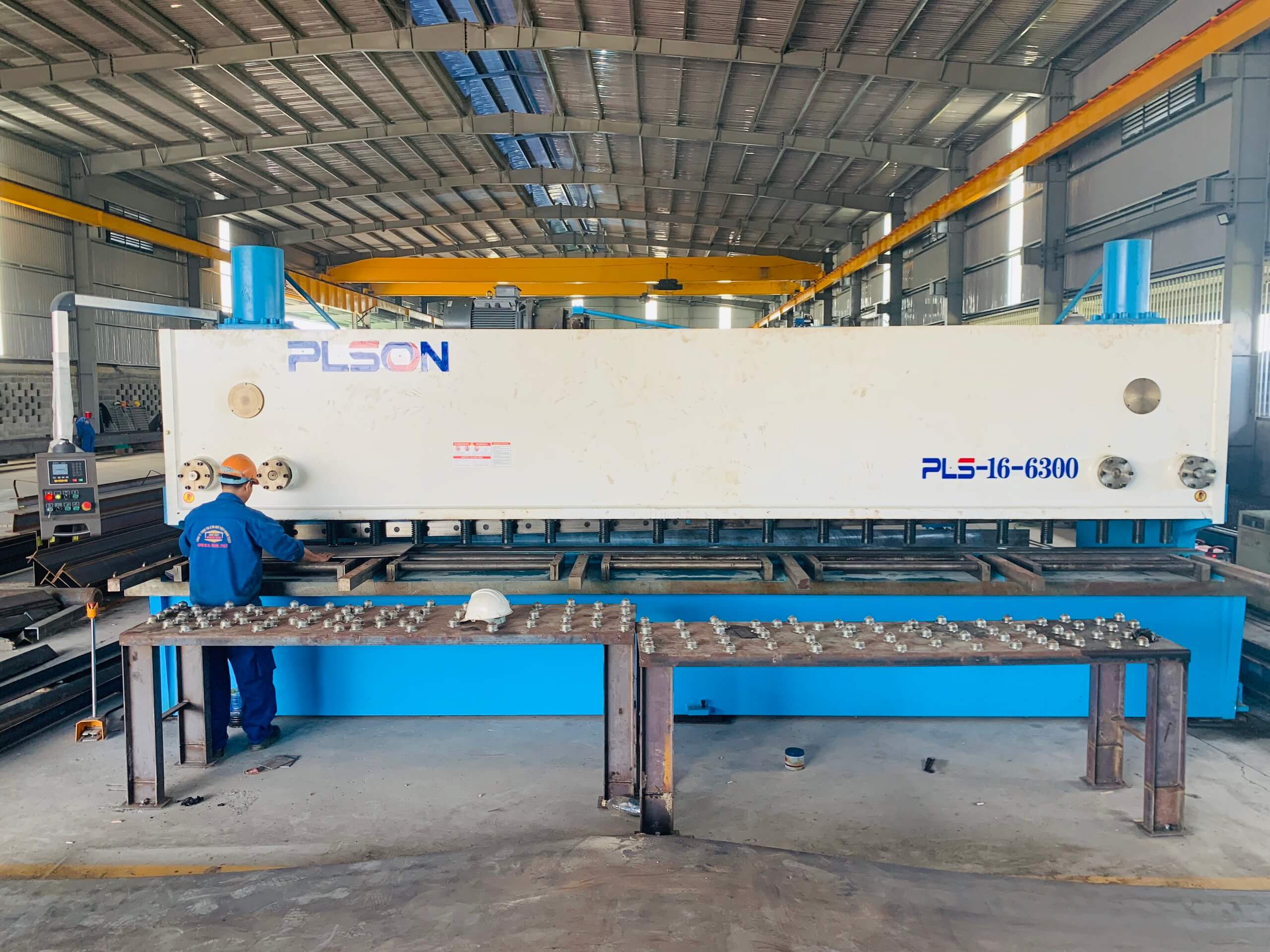 Máy cắt thép tấm tự động