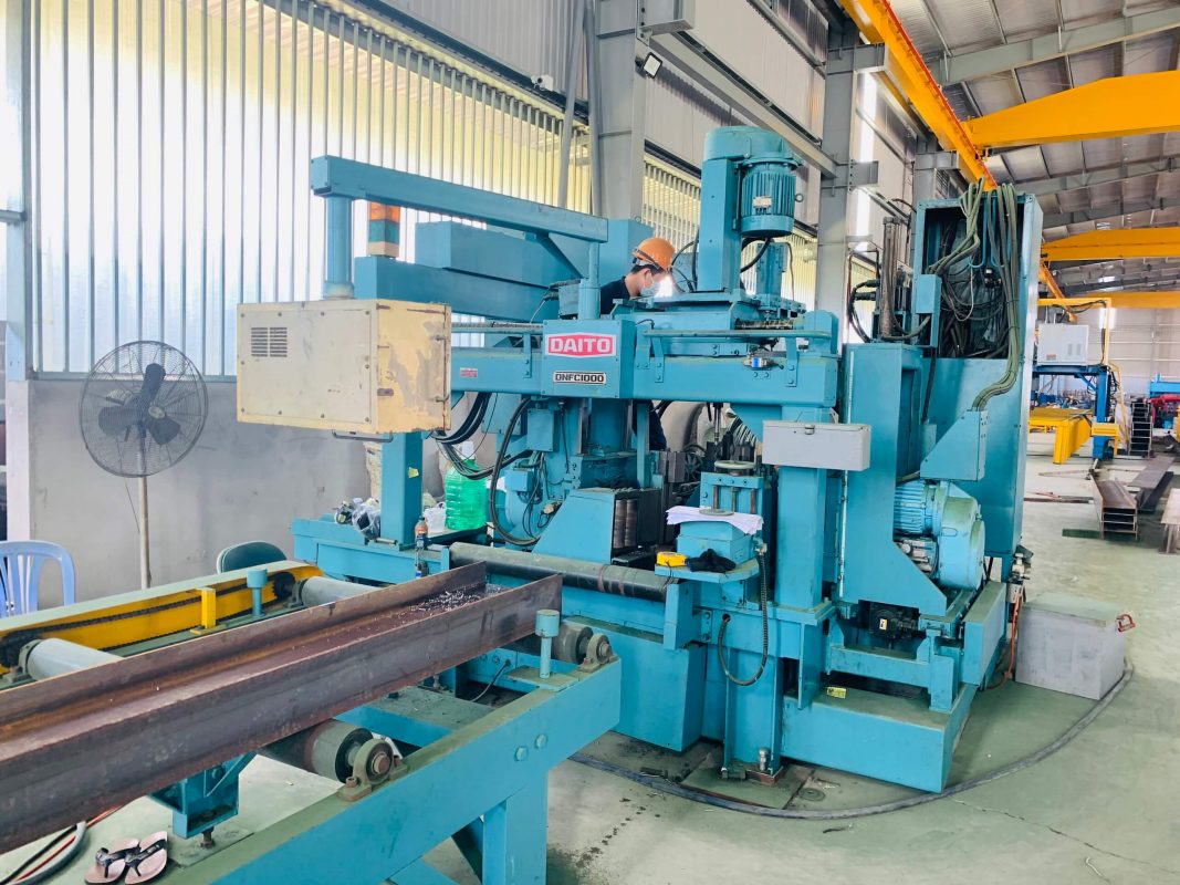 Máy nắn chỉnh thép I